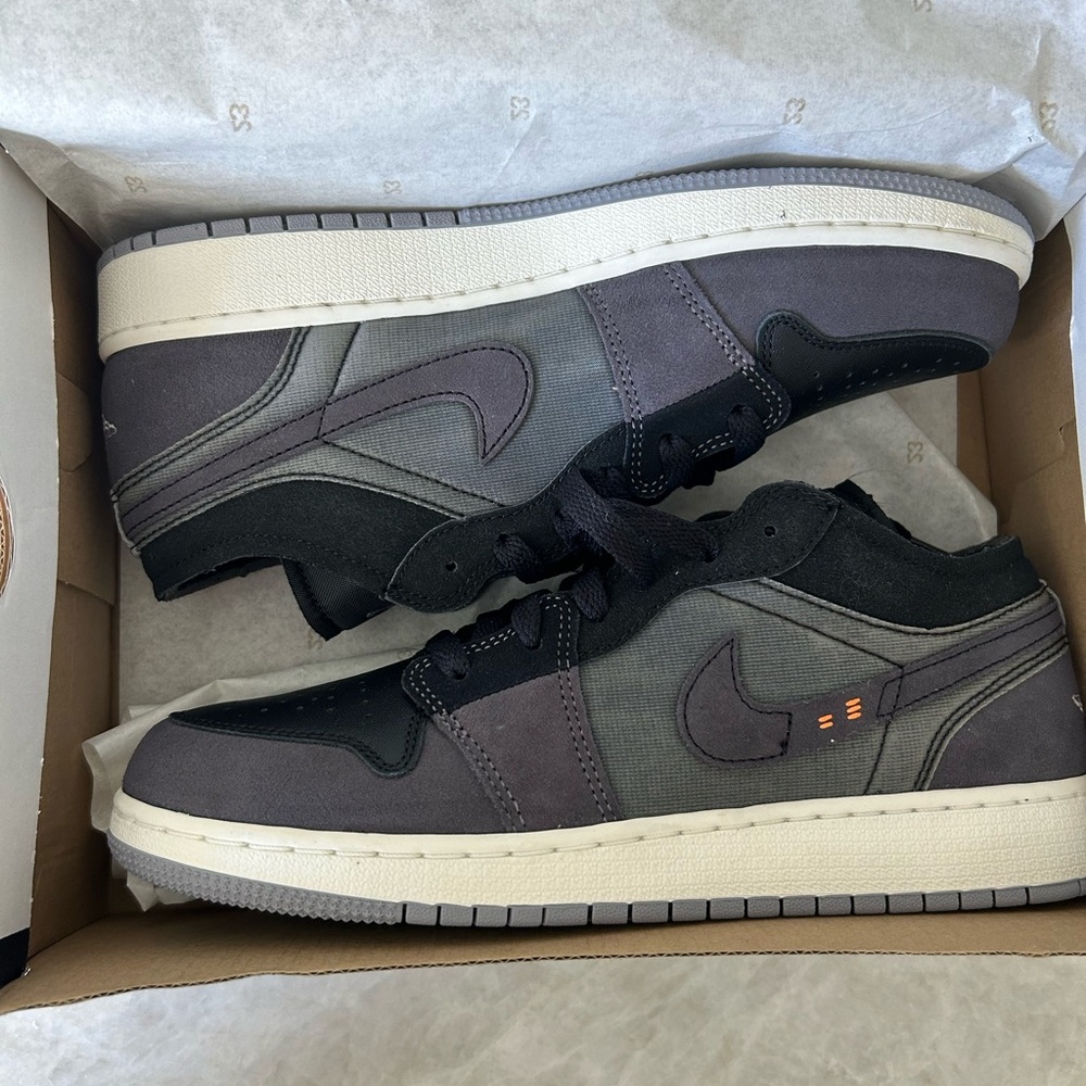 Nike Air Jordan Low in Black and Purple